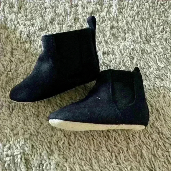 Lot of Baby Gap Girl Shoes 6-12 months - Picture 5 of 8